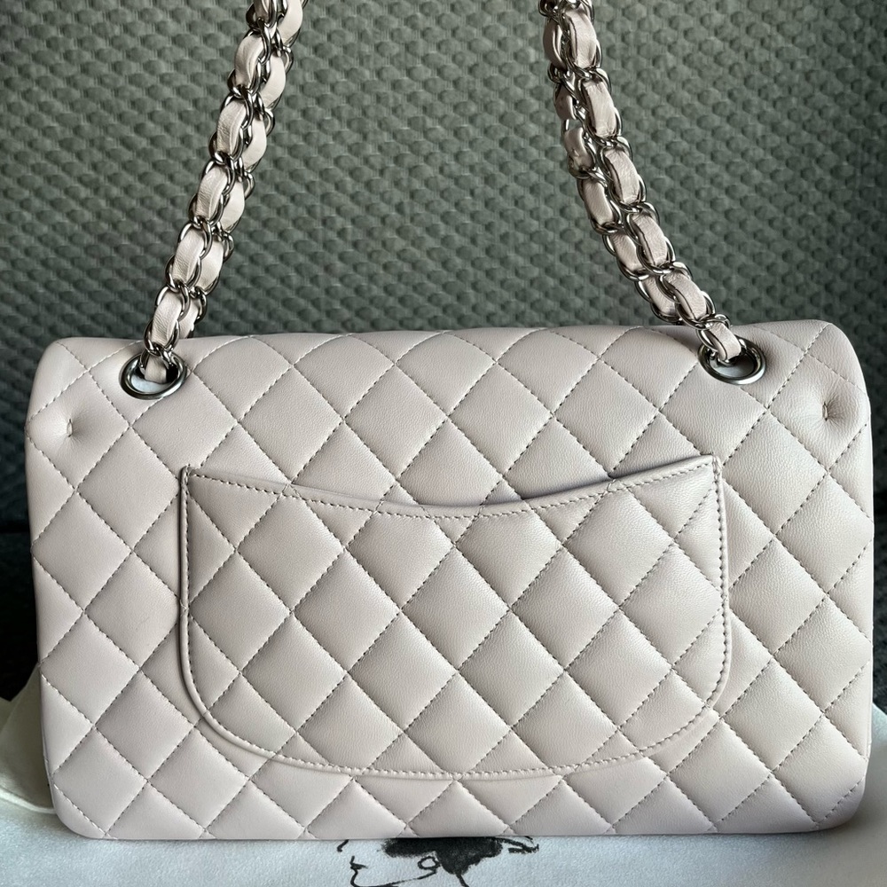 Chanel Spring 2021 Light Purple medium lambskin classic flap bag - Picture 3 of 16